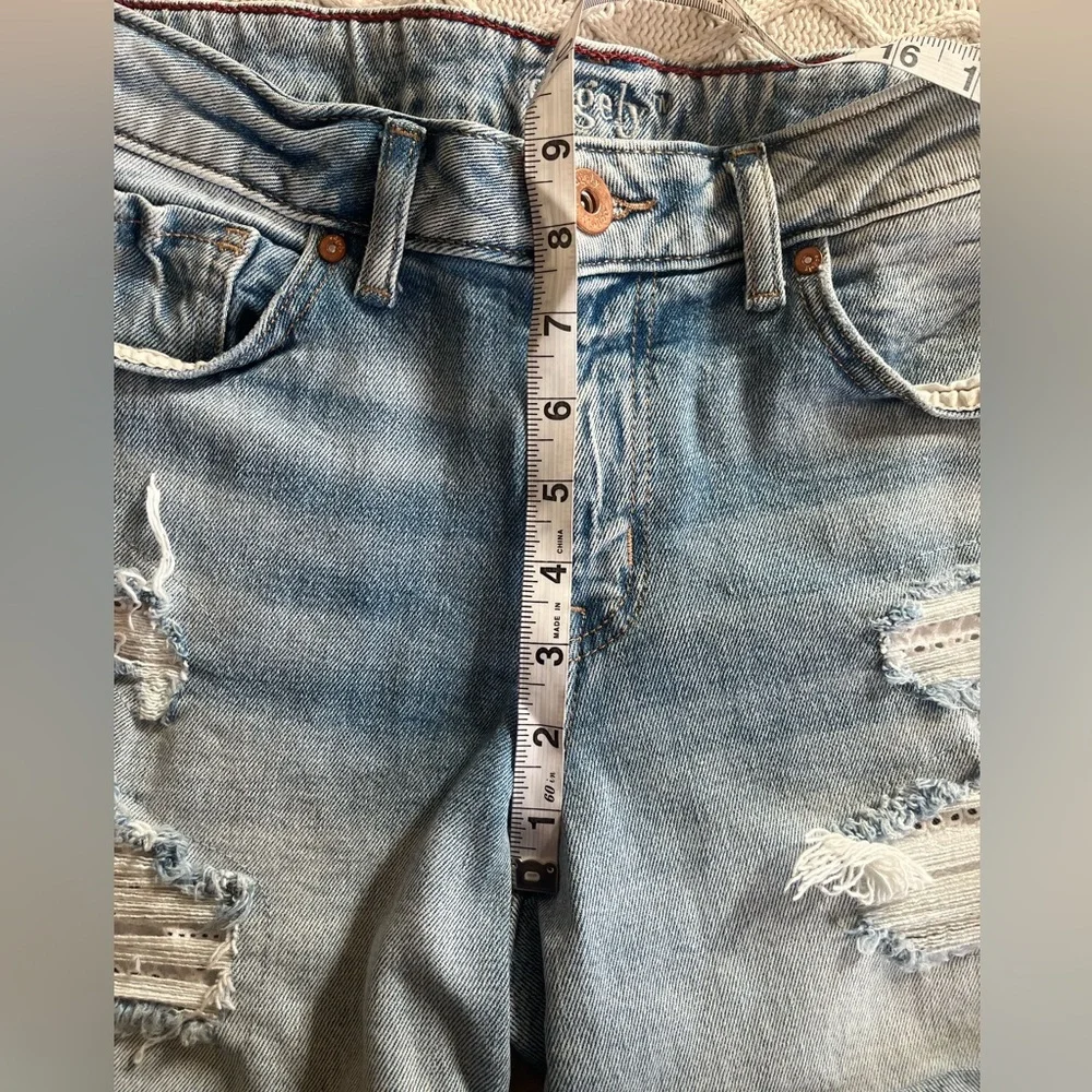Edgely Light Wash Denim Shorts, distressed, Women’s Size 6 - Picture 13 of 13